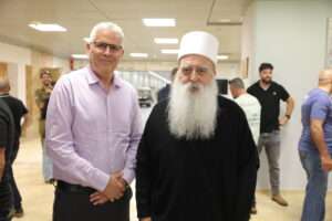 השייח' מוואפק טריף, המנהיג הרוחני של העדה הדרוזית בישראל ופרופ' גור אלרואי נשיא אוניברסיטת חיפה (צילום: סרגי לבדנסקי\ אוניברסיטת חיפה)