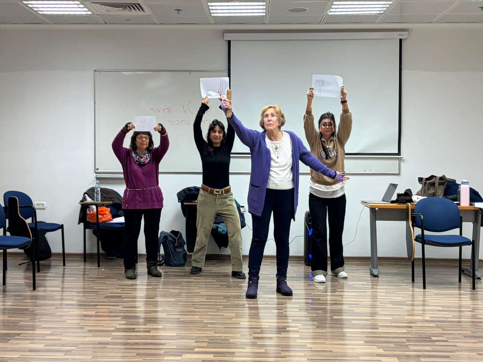 Read more about the article יחד על הבמה: גמלאים וסטודנטים יוצרים תיאטרון