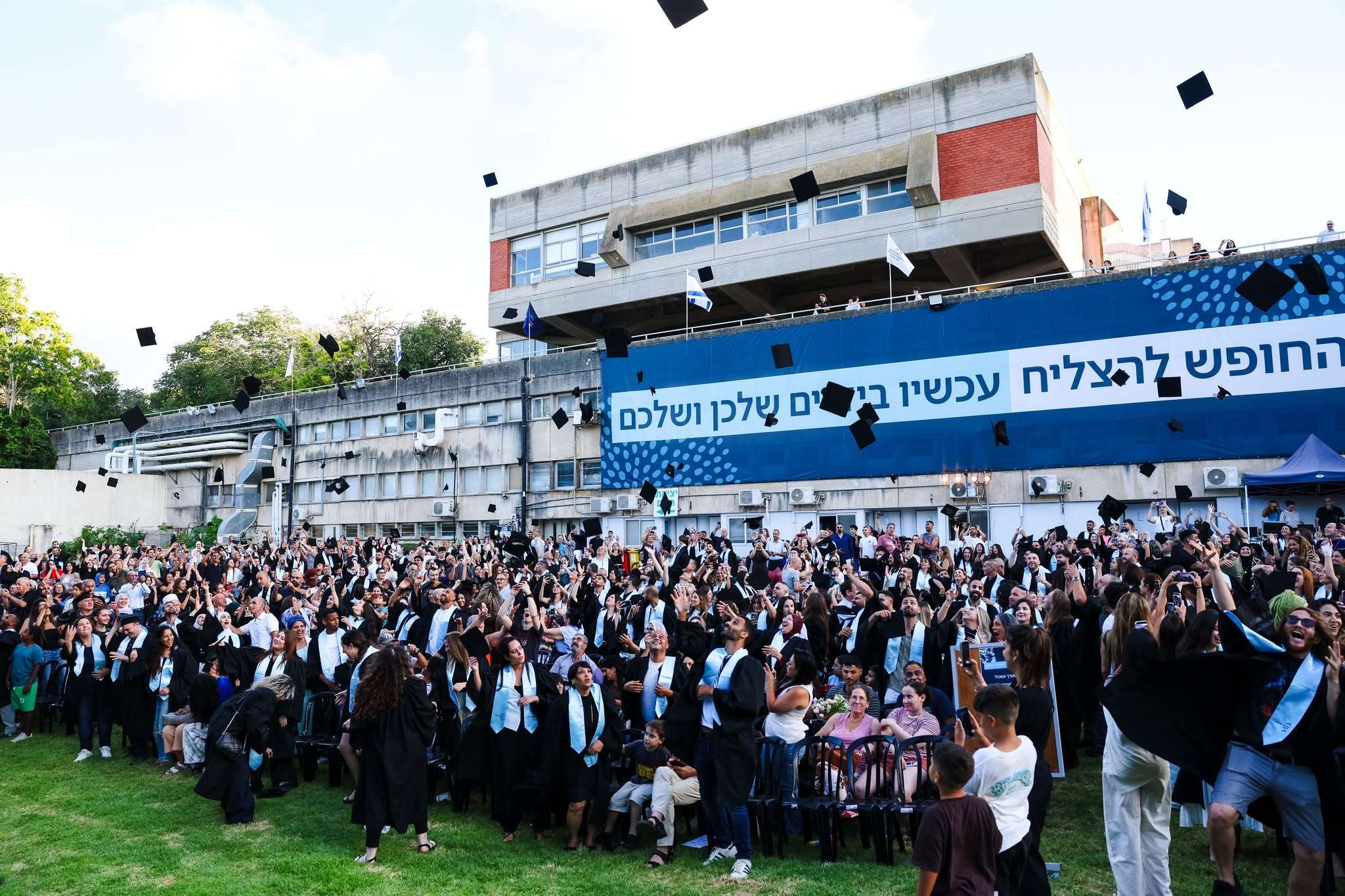 Read more about the article הרגעים שחיכינו להם – נפתחו טקסי הענקת התארים לבוגרות ולבוגרים של אוניברסיטת חיפה!